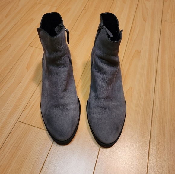 Water resistant grey ankle booties - Picture 2 of 3